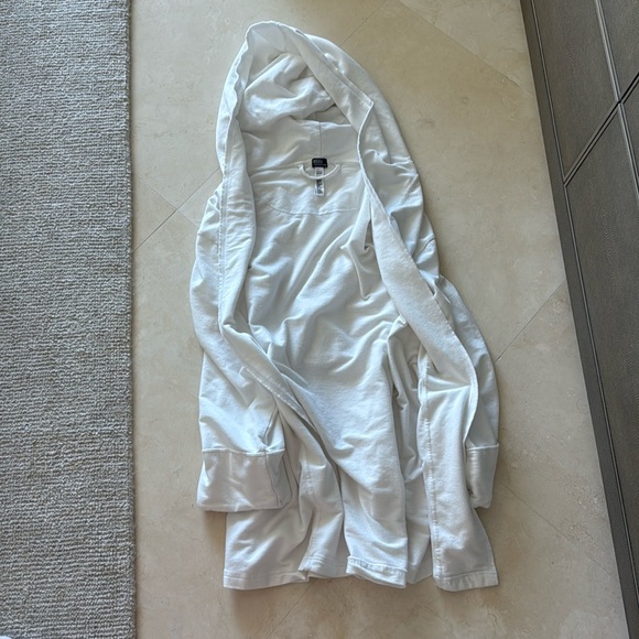 Women's White Robe - Picture 2 of 4